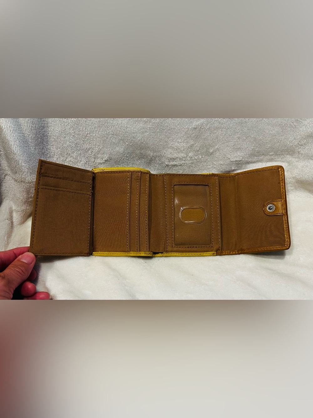 Fossil leather trifold wallet L floral applique details Trifold Vtg Yellow Boho - Picture 5 of 10